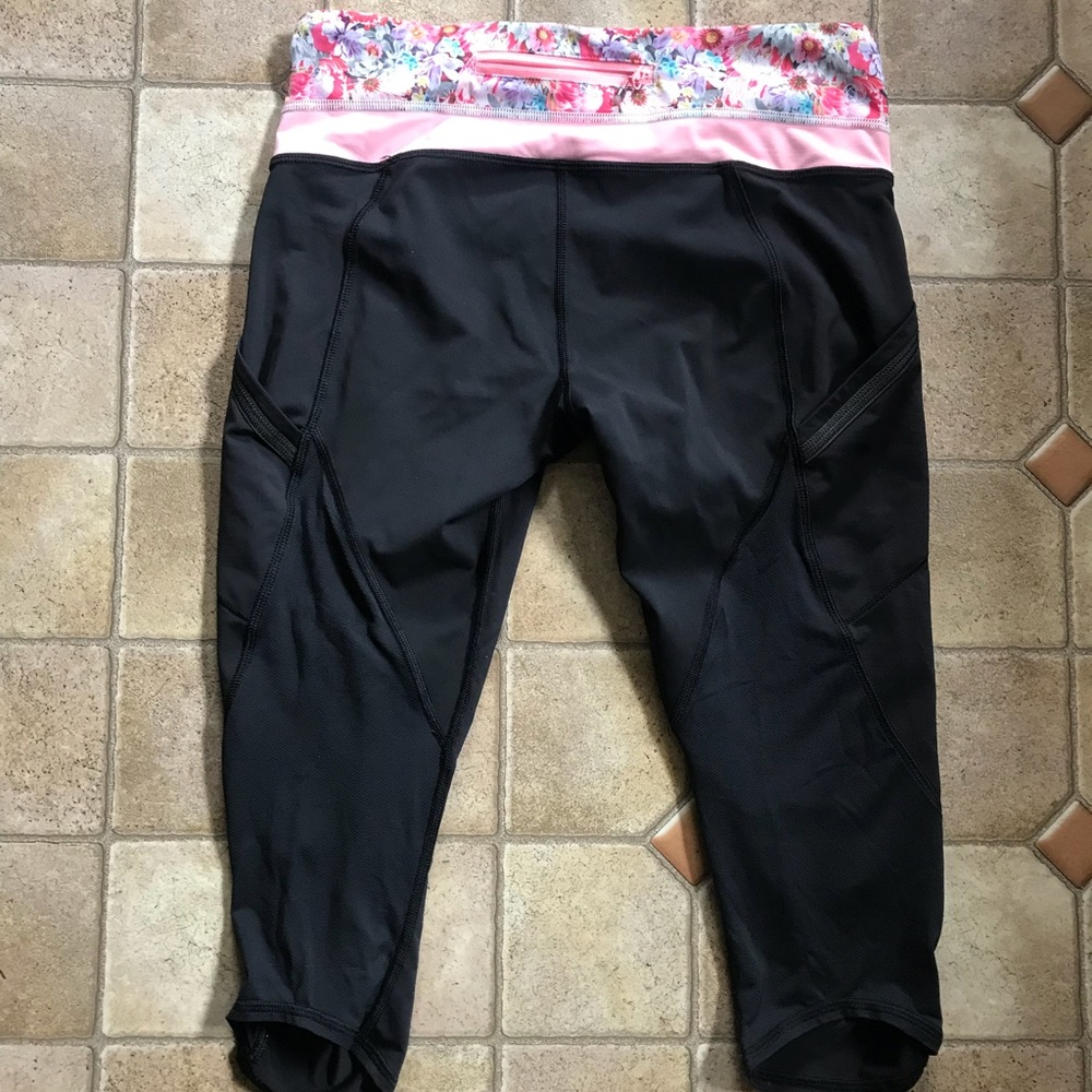 Lululemon crop running Capri floral band size 8 - Picture 5 of 5